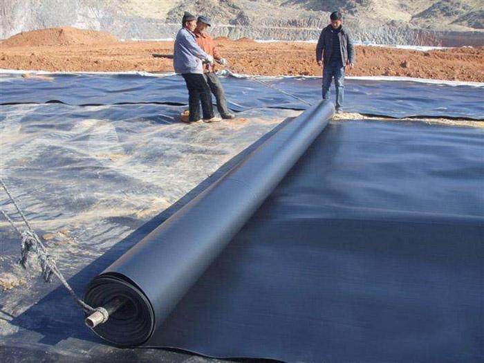 Geomembrane is made of high density polyethylene material. This material has good properties for ultraviolet (UV) light, alkaline compounds, high transparency and microorganisms. For architecture, the color and thickness can be customized (black, white, green, blue and brown).