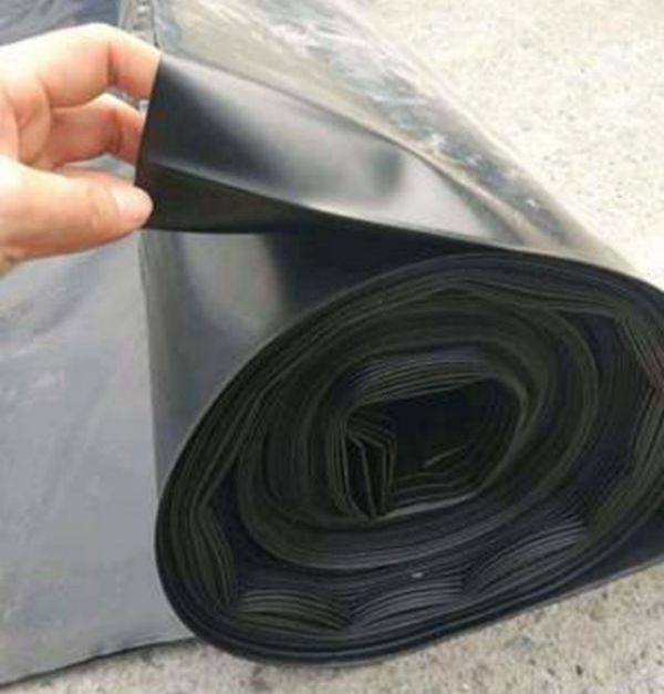 Geomembrane is made of high density polyethylene material. This material has good properties for ultraviolet (UV) light, alkaline compounds, high transparency and microorganisms. For architecture, the color and thickness can be customized (black, white, green, blue and brown).